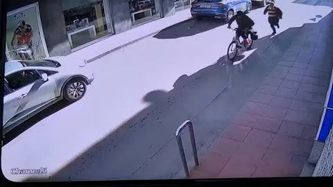 Imagen del ladr&oacute;n escapando con una e-bike robada (foto: Guardia Civil)