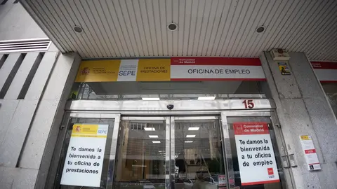 Archivo - Fachada de la oficina del INEM.