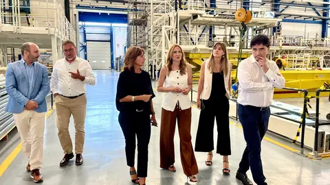 La consejera de Empresa, Empleo y Econom&iacute;a Social, Marisa L&oacute;pez Arag&oacute;n, durante una visita a la empresa MTorres el pasado a&ntilde;o 2025.