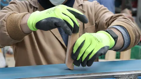 Un trabajador del sector de la madera
- AREMA