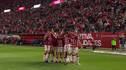 El Real Murcia celebra un gol en el Enrique Roca (foto: La 7)