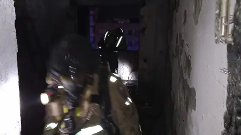 Incendio en una vivienda de Alcantarilla: una mujer de 78 a&ntilde;os afectada por inhalaci&oacute;n de humo (foto: Bomberos CEIS)