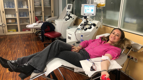 Imagen de archivo de una donante de sangre en el Centro Regional de Hemodonaci&oacute;n | CARM