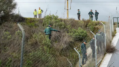 Agentes de la Guardia Civil durante la b&uacute;squeda para localizar a dos personas que viajaban en los trenes accidentados. A 22 de enero de 2026, Adamuz, C&oacute;rdoba (Andaluc&iacute;a, Espa&ntilde;a).
- Francisco J. Olmo - Europa Press