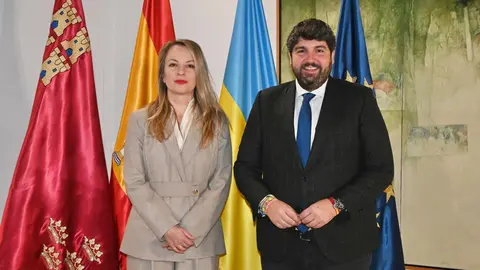 El presidente regional recibe en San Esteban a la embajadora de Ucrania en Espa&ntilde;a, Yuliia Sokolovska