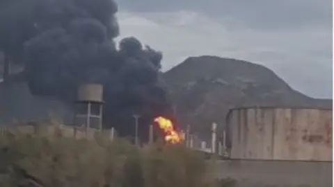 Incendio en la refiner&iacute;a de Escombreras de Cartagena