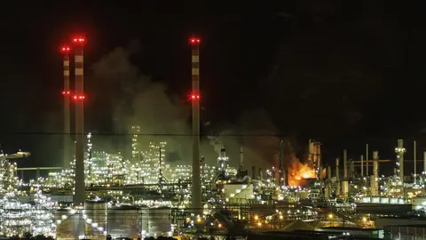 Vista del incendio en las instalaciones de Repsol del Pol&iacute;gono Industrial de Escombreras, a 26 de enero de 2026, en Escombreras, Cartagena, Murcia (Espa&ntilde;a). La Direcci&oacute;n General de Seguridad Ciudadana y Emergencias de la Regi&oacute;n de Murcia ha activado este
- Mart&iacute;n C. - Europa Press