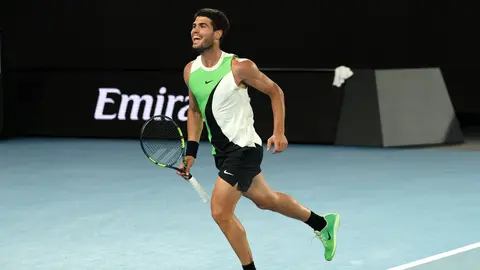 Alcaraz, durante su encuentro frente a De Mi&ntilde;aur en el Open de Australia | Foto: Australian Open