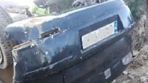 Veh&iacute;culo volcado en &Aacute;guilas tras un accidente (foto: 112 Regi&oacute;n de Murcia)