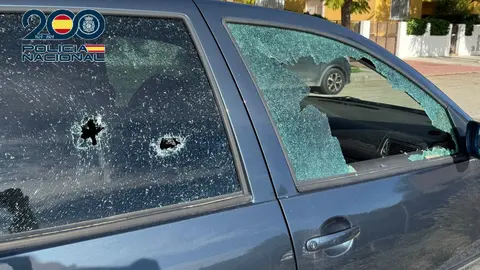 Coche con lunas rotas | Foto: Polic&iacute;a Nacional