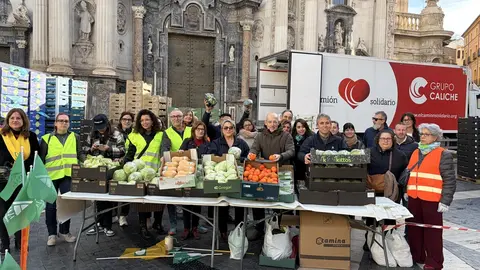 Acto de apoyo de las cooperativas agroalimentarias Fecoam y Proexport que se suman a la protesta de los agricultores