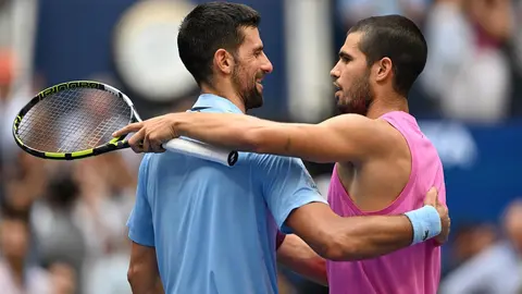 Imagen de archivo de Novak Djokovic y Carlos Alcaraz en el US Open 2025 (foto: EP)