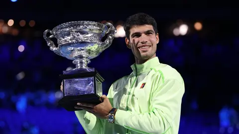 Carlos Alcaraz consigue su primer Abierto de Australia y se convierte en el tenista m&aacute;s joven en conseguir los cuatro t&iacute;tulos de Grand Slam (foto: Open de Australia)
