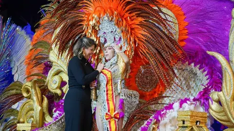 El Carnaval de Cartagena ya tiene a sus Reinas de 2026 Aitana, de la comparsa 'Ilusi&oacute;n de Galifa', y la ni&ntilde;a Paloma, de 'Salgueiro Kids', fueron coronadas anoche en una multitudinaria gala celebrada en el Pabell&oacute;n Central Wssell de Guimbarda