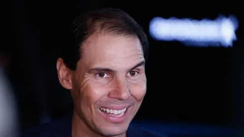 El ex tenista Rafa Nadal atendiendo a los medios de comunicaci&oacute;n en la presentaci&oacute;n del circuito solidario 'Spin+Swing' (foto: EP)
