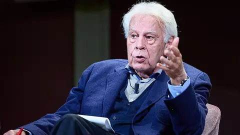 El expresidente del Gobierno Felipe Gonz&aacute;lez durante los Desayunos del Ateneo, a 10 de febrero de 2026, en Madrid (foto: EP)