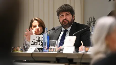 El presidente de la Regi&oacute;n de Murcia, Fernando L&oacute;pez Miras, durante su intervenci&oacute;n en el 'Club Siglo XXI' en Madrid (foto: EP)