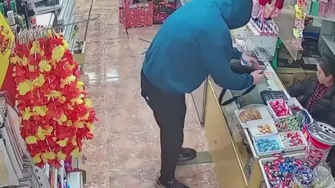 Intentan atracar un supermercado de Puebla de Soto y huyen con unas monedas que pierden al escapar (foto: La 7)