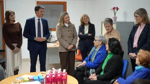 La consejera de Pol&iacute;tica Social, Familias e Igualdad, Conchita Ruiz, y el alcalde de Molina de Segura, Jos&eacute; &Aacute;ngel Alfonso, durante su visita al Centro de Servicios Sociales de Atenci&oacute;n Primaria del municipio