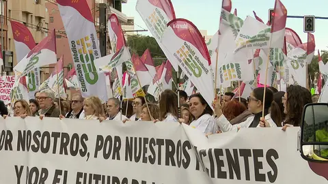 Sindicato M&eacute;dico de Murcia exige mejoras laborales y el cumplimiento de acuerdos en la Consejer&iacute;a de Sanidad (foto: La 7)