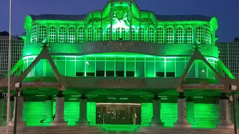 La Asamblea Regional iluminada de verde (foto: Asamblea Regional)