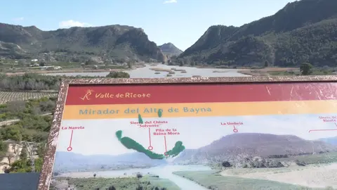 Cartel informativo en Blanca (foto: La 7)