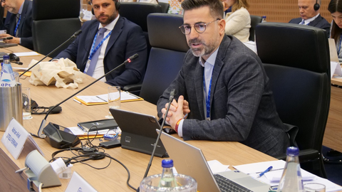El director general de Uni&oacute;n Europea, Adri&aacute;n Zittelli, interviene en la reuni&oacute;n del CRPM celebrada en Chipre.