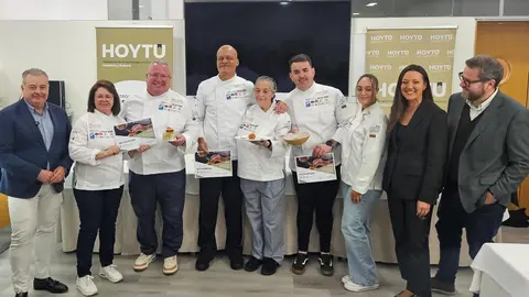 La consejera de Turismo, Cultura, Juventud y Deportes, Carmen Conesa, junto a los tres primeros clasificados en la final del Concurso Regional de la Tapa que organiza HoyT&uacute;
- CARM
