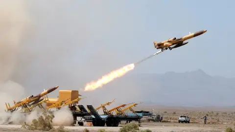 Imagen de archivo del lanzamiento de un dron iran&iacute; durante unas maniobras militares del Ej&eacute;rcito (foto: EP)