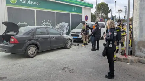 Estado en el que ha quedado el veh&iacute;culo (foto: 112 Regi&oacute;n de Murcia)