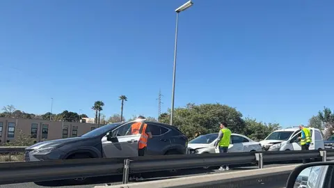 Accidente en la A-7, en sentido Andaluc&iacute;a, a la altura de la Universidad de Murcia (foto: La 7)