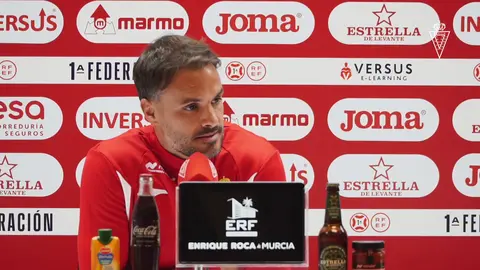 Pedro Le&oacute;n: &ldquo;El objetivo ya no es ascender, es conseguir 15 puntos para no sufrir&rdquo; (foto: Real Murcia)