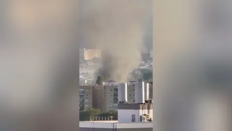 Un incendio en una f&aacute;brica abandonada de Aljucer moviliza a Bomberos y Polic&iacute;a Local (foto: @maripazprieto01 en Instagram)