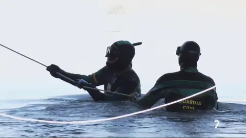 Buzos de la Guardia Civil (foto: GC)