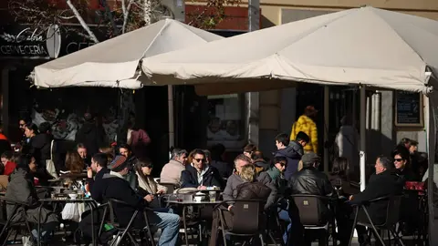 Archivo - Varias personas en la terraza de un bar
- Alejandro Mart&iacute;nez V&eacute;lez - Europa Press - Archivo