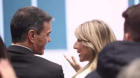 Imagen de archivo del presidente del Gobierno, Pedro S&aacute;nchez, y la vicepresidenta segunda y ministra de Trabajo y Econom&iacute;a Social, Yolanda D&iacute;az (foto: EP)