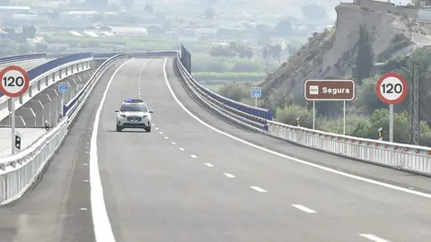 Archivo - Un coche de policia, durante la puesta en servicio de los tramos A y B del Arco Noroeste de Murcia
- Javi Carri&oacute;n - Archivo