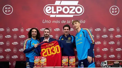 Marc Cucurella, Pablo Olivares (ElPozo), Aitor Karanka y Dean Huijsen en la presentaci&oacute;n del acuerdo entre la RFEF y ElPozo, en Las Rozas (foto: RFEF)