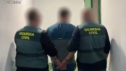 Detenido en el Aeropuerto de la Regi&oacute;n el presunto autor del homicidio de un hombre por un disparo en Torrevieja (foto: La 7)