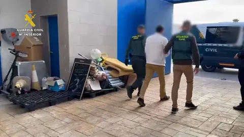 Desarticulada una organizaci&oacute;n criminal que estaf&oacute; casi 200.000 euros en combustible en la Regi&oacute;n y otras provincias (foto: GC)