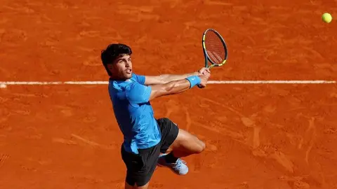 El tenista murciano Carlos Alcaraz pasa a las semifinales del torneo de Montecarlo (foto: ATP)