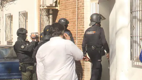 Despliegue policial en Cartagena con al menos 4 detenidos por tr&aacute;fico de drogas y blanqueo (foto: La 7)