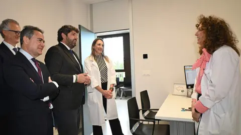 L&oacute;pez Miras inaugura el nuevo centro de salud de Lorqu&iacute; con m&aacute;s consultas y mejores instalaciones (foto: CARM)