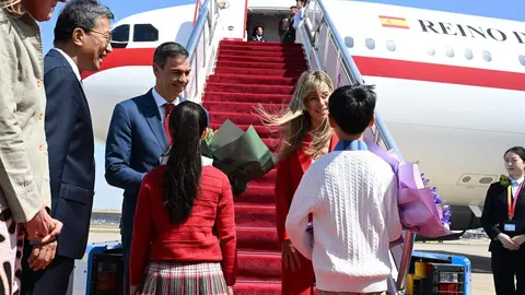 El presidente del Gobierno, Pedro S&aacute;nchez, acompa&ntilde;ado de su esposa Bego&ntilde;a G&oacute;mez