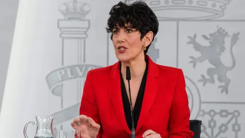 La ministra de Inclusi&oacute;n, Seguridad Social y Migraciones, Elma Saiz, durante la rueda de prensa tras el consejo de Ministros (foto: EP)