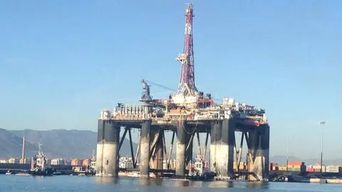 Imagen de archivo de una plataforma petrol&iacute;fera (foto: EP)