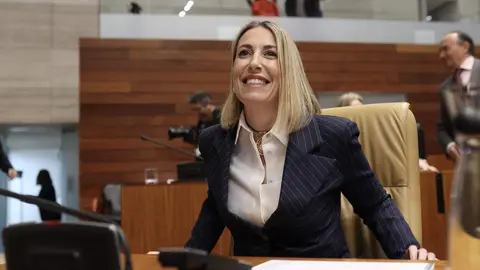 La candidata a la presidencia de la Junta de Extremadura, Mar&iacute;a Guardiola, durante el debate de investidura
- Jorge Armestar - Europa Press