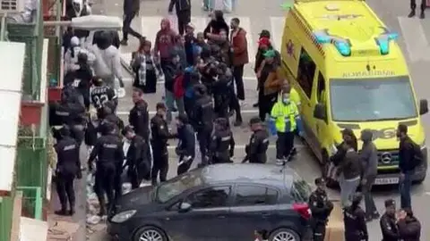 Tensi&oacute;n y disturbios en Murcia ante la apertura de un centro autorizado para regularizaci&oacute;n de extranjeros (foto: La 7)