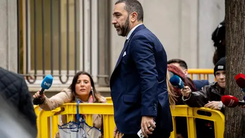 El empresario V&iacute;ctor de Aldama a su llegada al Tribunal Supremo a declarar como acusado en el juicio de las mascarillas, a 29 de abril de 2026, en Madrid (Espa&ntilde;a).
- Gabriel Luengas - Europa Press