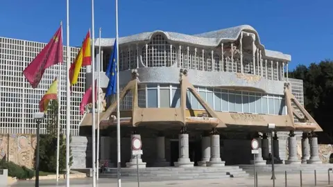 Asamblea Regional de Murcia con las banderas a media asta